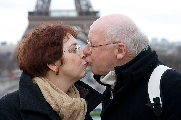 AGENCE DE RENCONTRE GENÈVE : 10 SIGNES QUE C’EST DE L’AMOUR, MÊME S’IL NE LE DIT PAS