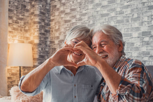 Comment l’Agence Matrimoniale Lyon 1 aide-t-elle les clients à surmonter leur timidité ou leur manque de confiance en amour?