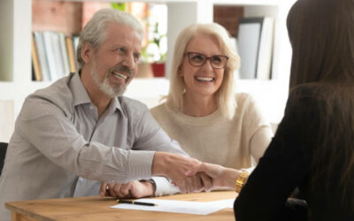 Agence matrimoniale à Annecy : 5 avantages stratégiques pour les seniors qui cherchent un couple durable
